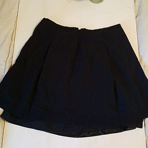 Tahari skirt NWT 148.00 black size 12 - Picture 5 of 7